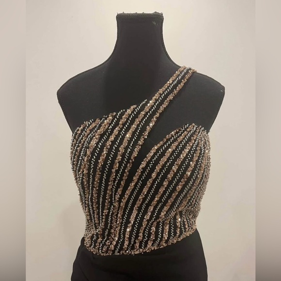 Elegant Black One-Shoulder Evening Dress - Picture 4 of 7